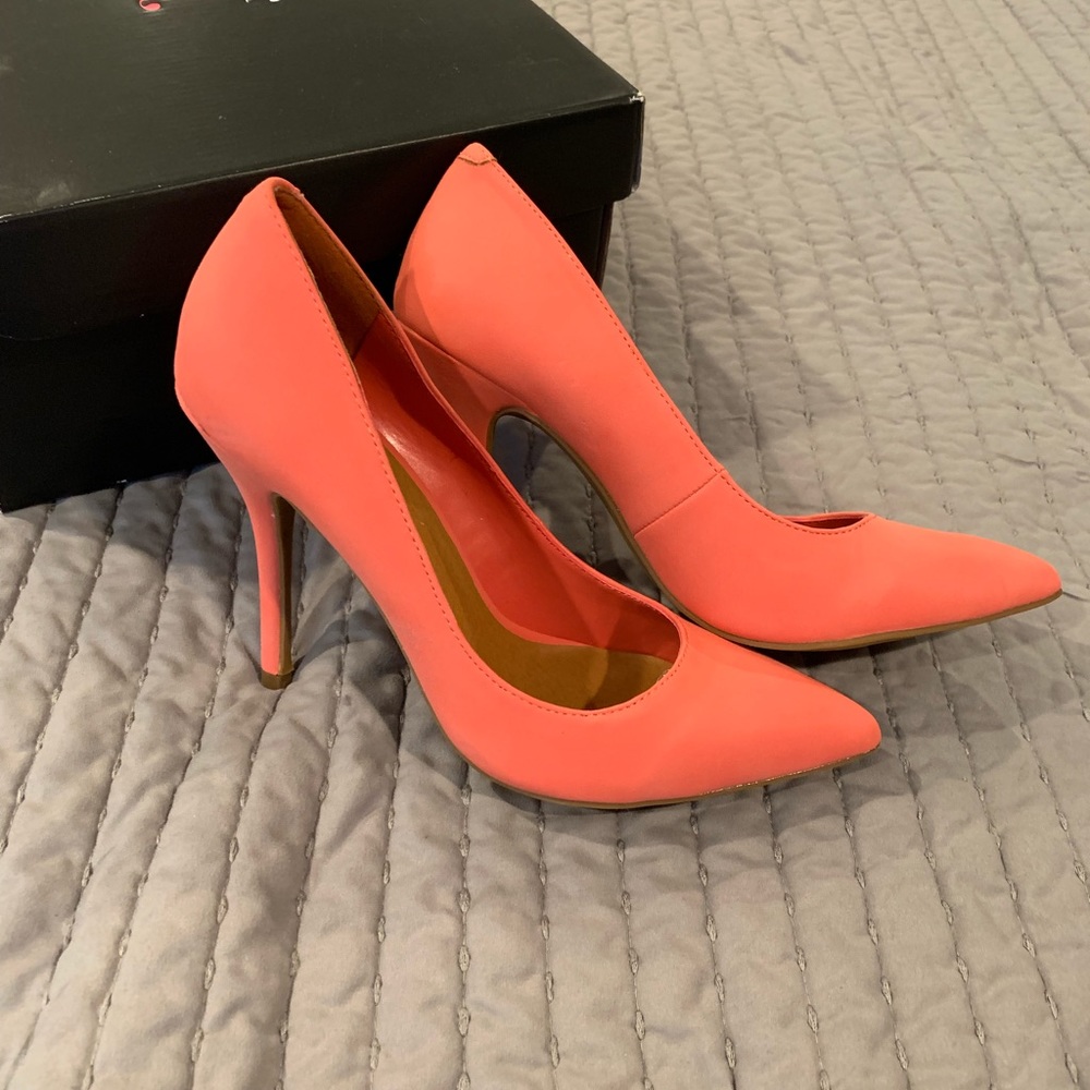 Brand New coral Heels